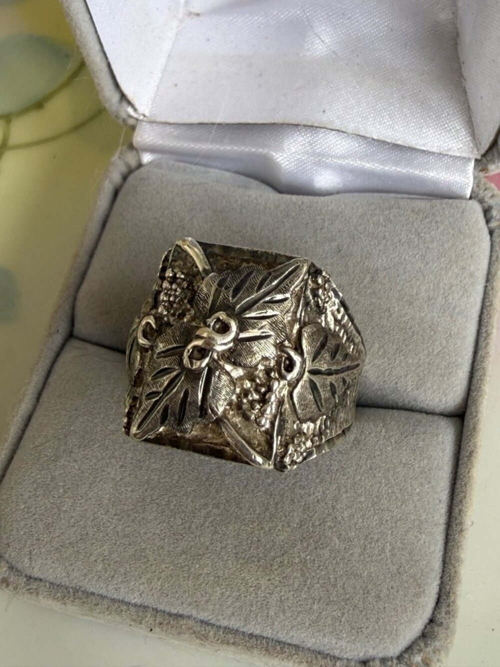 Vintage 70's Mens Sterling Ring Stamped RL Black Hills Grape Leaves Size 9.5